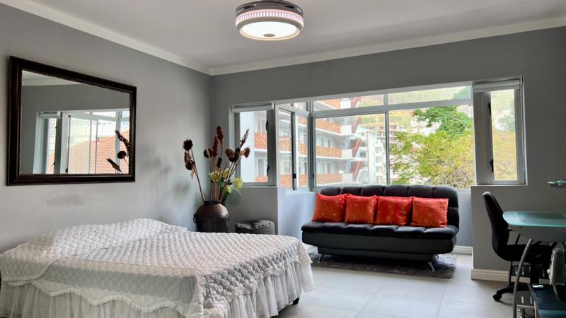 1 Bedroom Property for Sale in Sea Point Western Cape